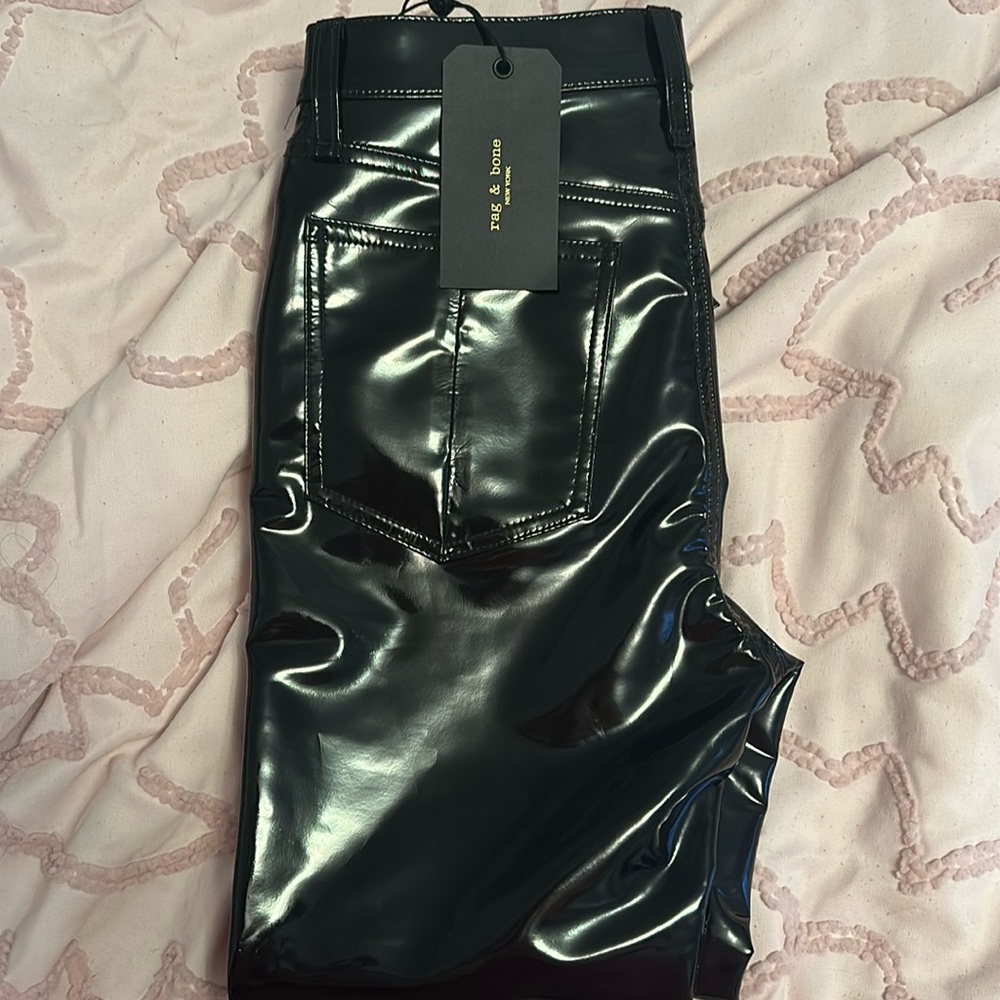 - brand new with tag attached
- size 25
-scammers will be reported!